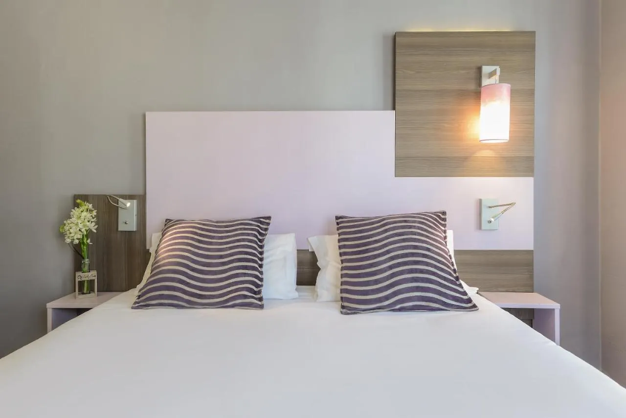 De Charonne Hotel 3*