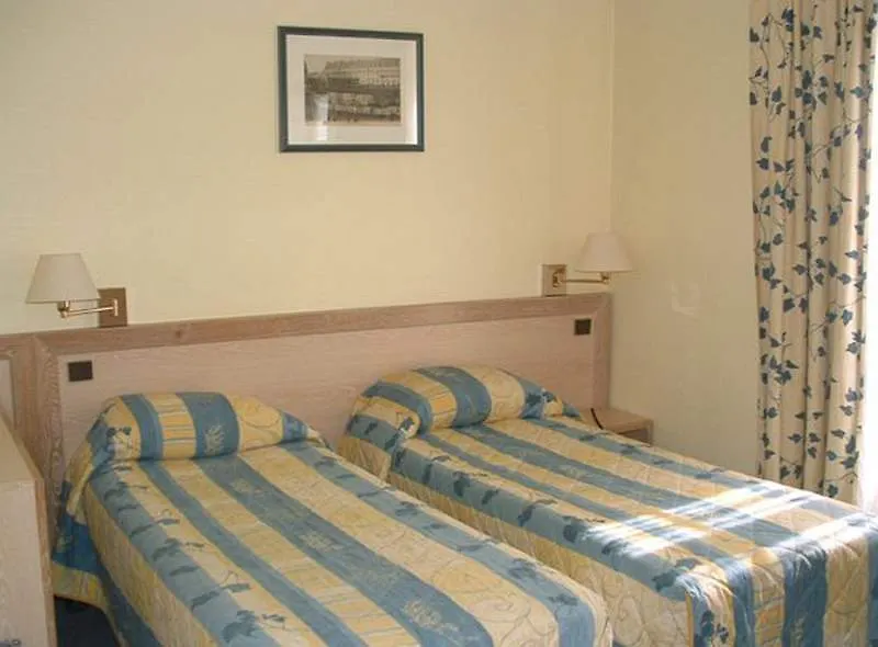 De Charonne Hotell 3*